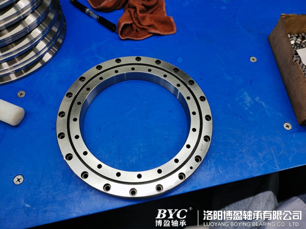 1630461700533742.jpg 交叉滾子軸承.jpg